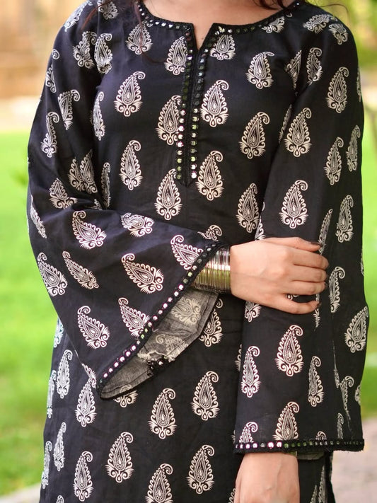 MAHRO 2-PIECE Stitched Dress. (Farshi Shalwar)